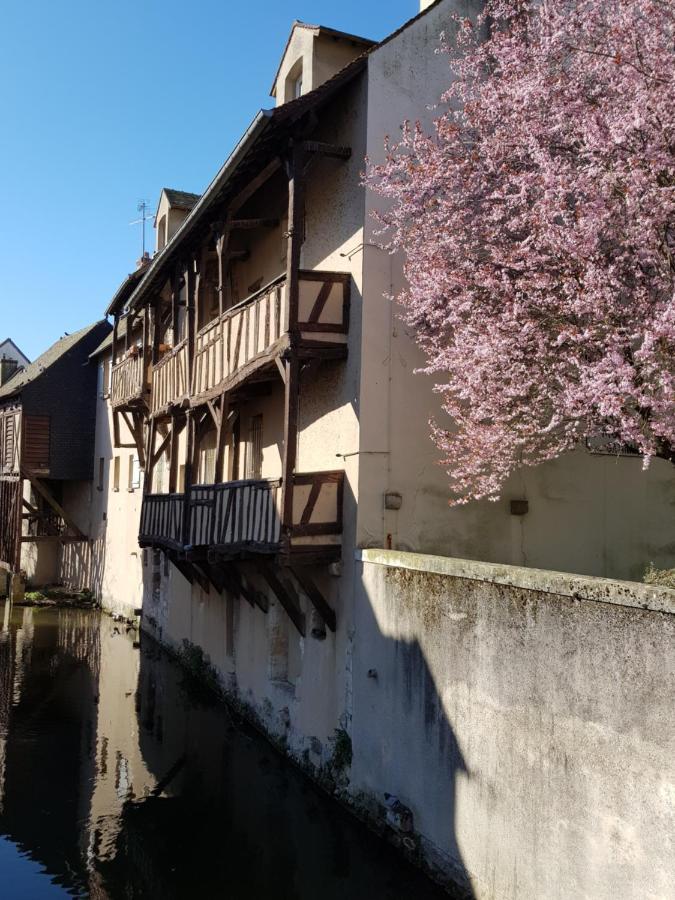 La Maison Virginie Appartements Climatises De 1 A 5 Pers Cosy Hyper Centre Cour Parking Linge Fibre Proximite Port Lac Canal Piscine Montargis Εξωτερικό φωτογραφία