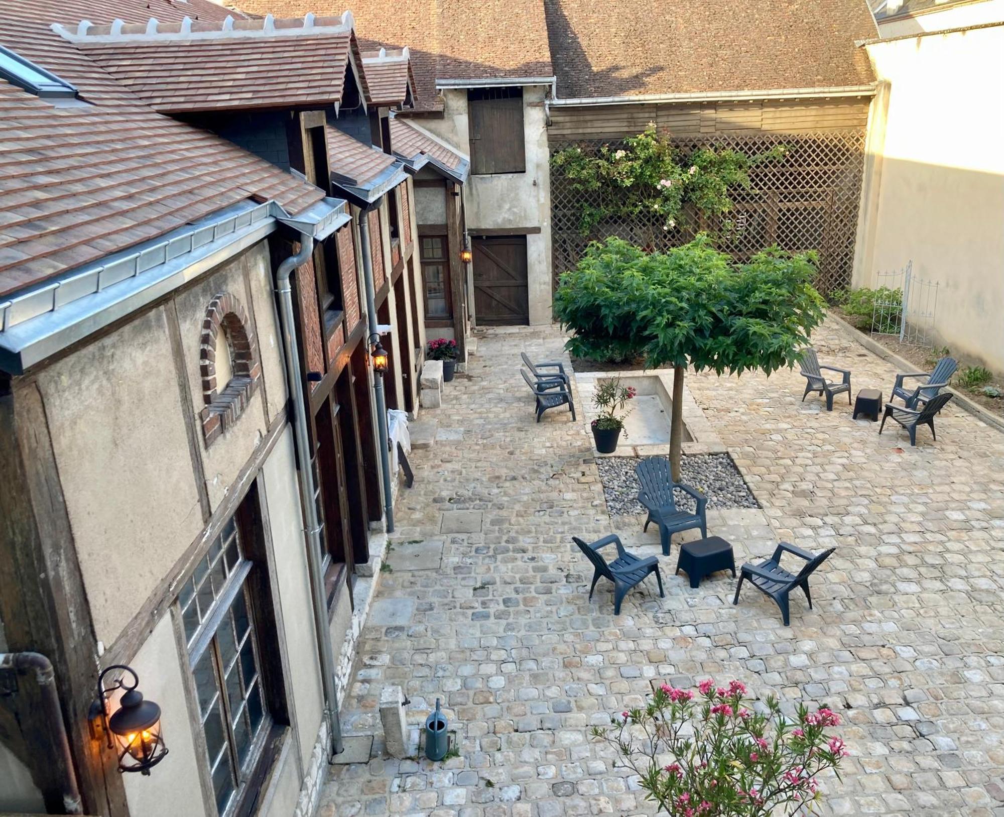 La Maison Virginie Appartements Climatises De 1 A 5 Pers Cosy Hyper Centre Cour Parking Linge Fibre Proximite Port Lac Canal Piscine Montargis Εξωτερικό φωτογραφία