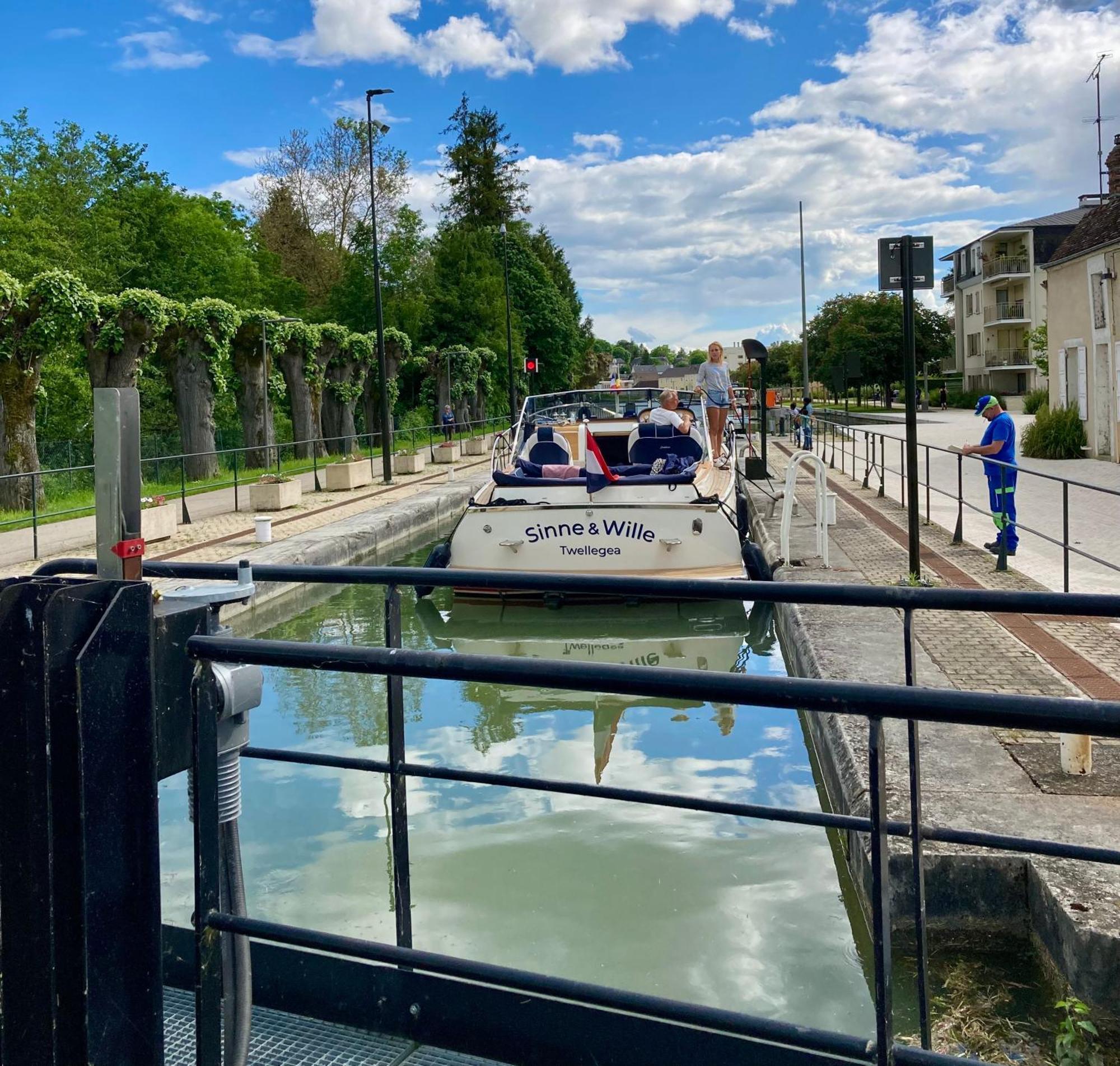 La Maison Virginie Appartements Climatises De 1 A 5 Pers Cosy Hyper Centre Cour Parking Linge Fibre Proximite Port Lac Canal Piscine Montargis Εξωτερικό φωτογραφία